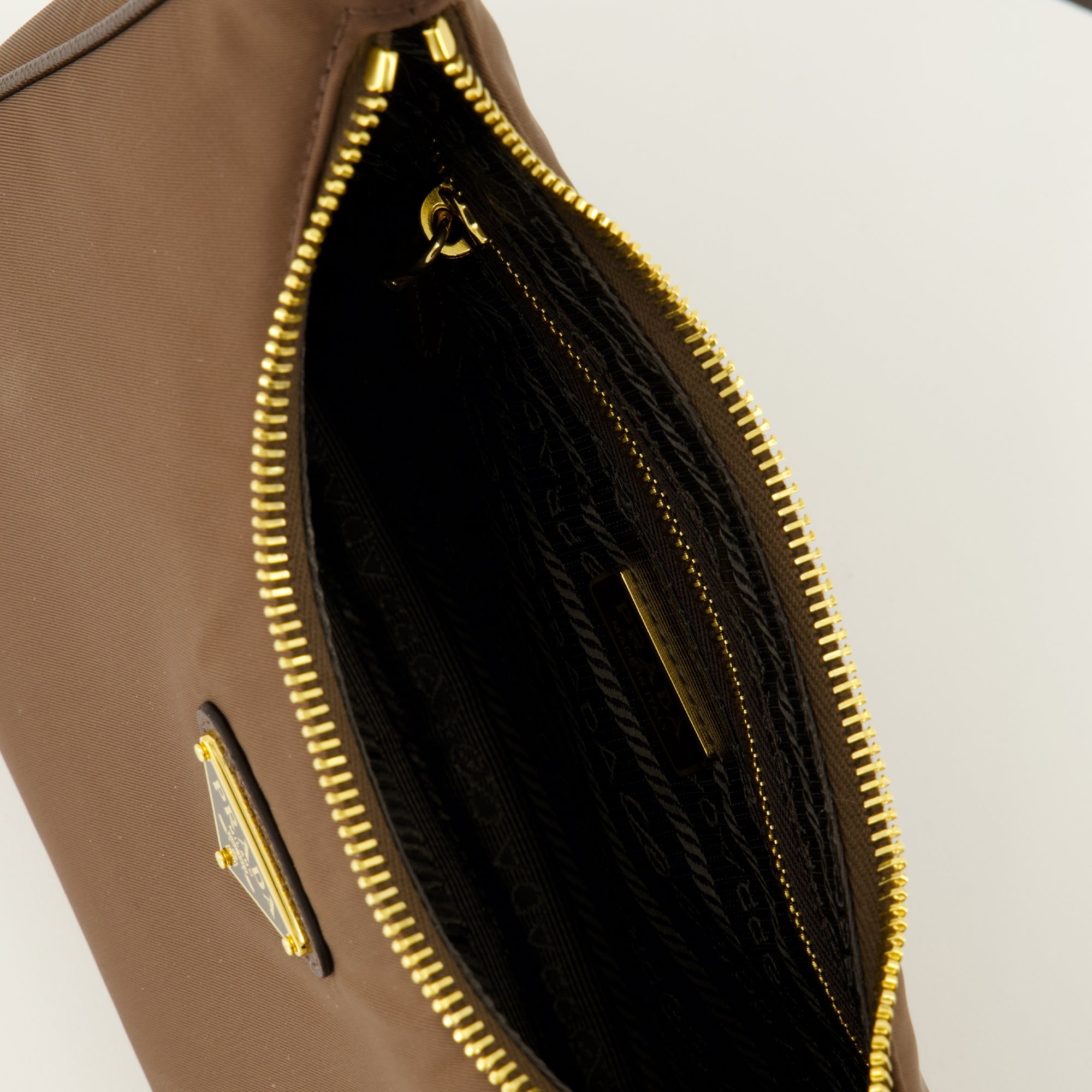 Sacs à main et épaule Mini Re-Edition 2005 Bag in Brown Re-Nylon Prada Marron Femme