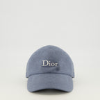 Image de l'article Casquette brodée en denim bleu de la marque Dior pour Homme - Saison Printemps-Été 2026 - Vue de Face