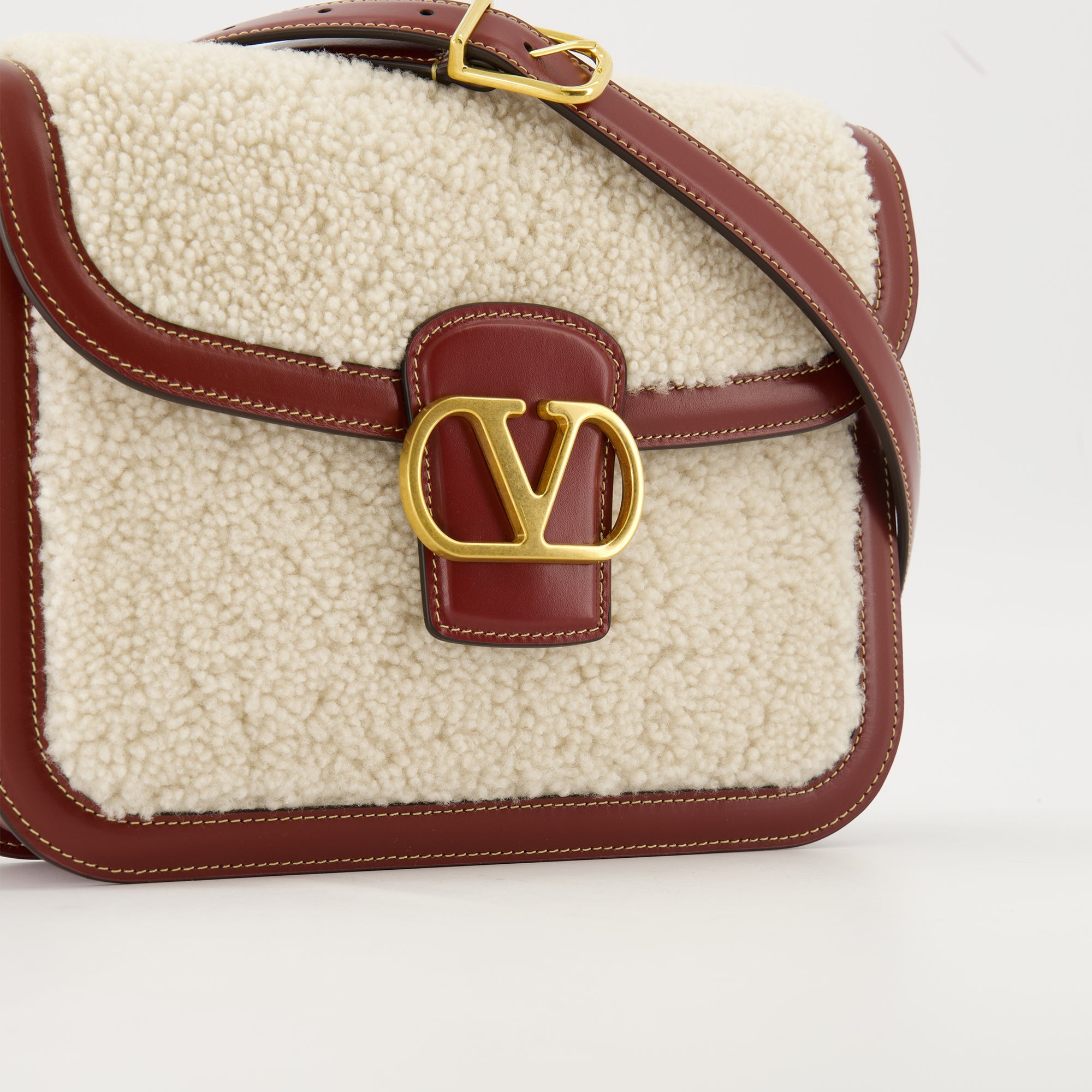 Image de l'article Sac en cuir et laine de la marque Valentino Garavani pour Femme - Saison Automne-Hiver 2025 - Vue détaillée_2