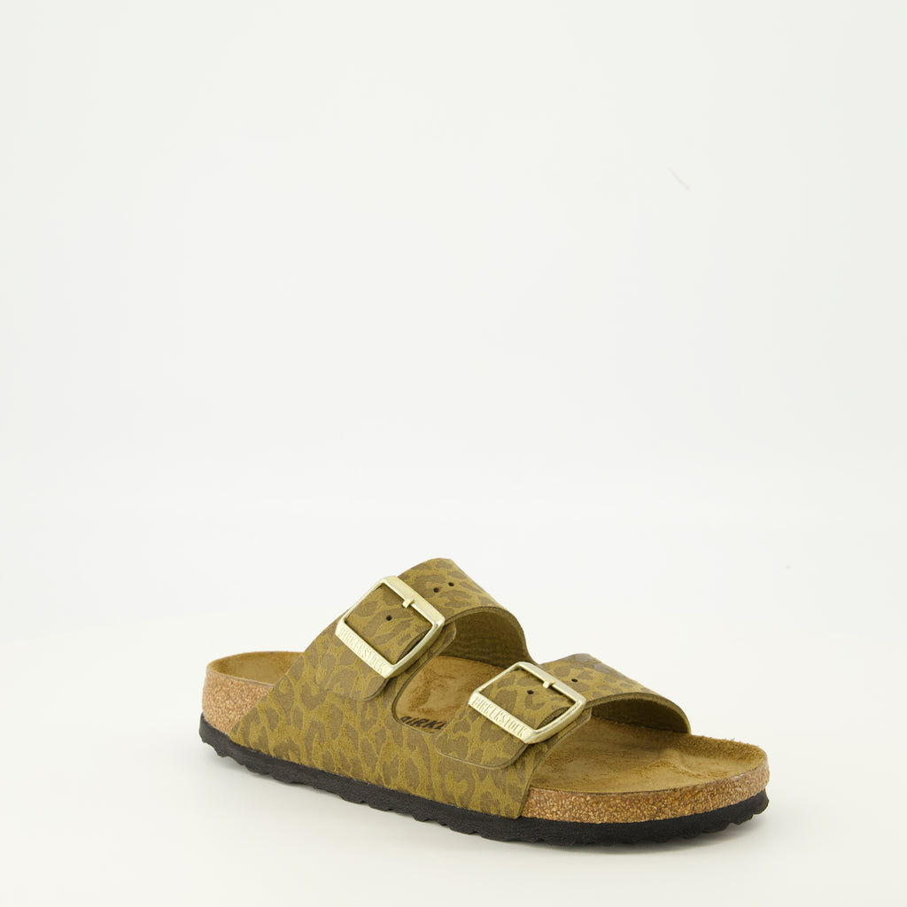 Image de l'article Sandales Arizona de la marque Birkenstock pour Femme - Saison Automne-Hiver 2025 - Vue trois quarts avant droite