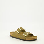 Imagen de las sandalias Arizona de la marca Birkenstock para Mujer - Temporada Otoño-Invierno 2025 - Vista tres cuartos delantera derecha