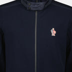 Imagen de la chaqueta de forro polar azul marino de la marca Moncler Grenoble para hombre - Temporada Otoño-Invierno 2025 - Vista detallada_1