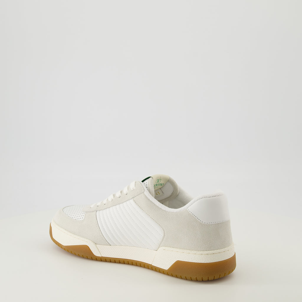 バレンティノ・ガラヴァーニの白いスパリー・スニーカーの画像 - メンズ - 2026年春夏 - 右後方三分の一ビュー