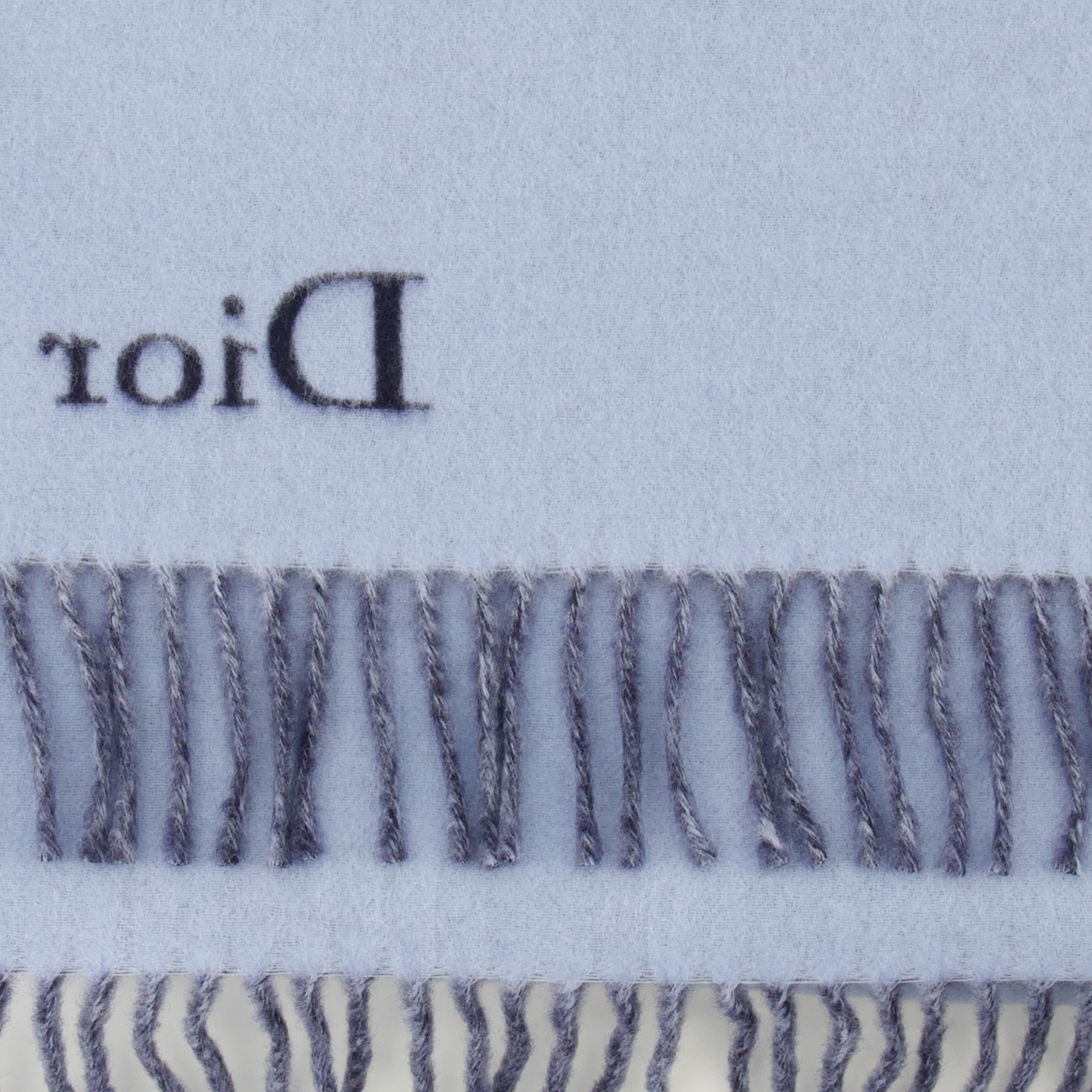 Image of the article Double-faced wool scarf in blue and navy by Dior for Men - Spring-Summer 2026 - Detailed View_3