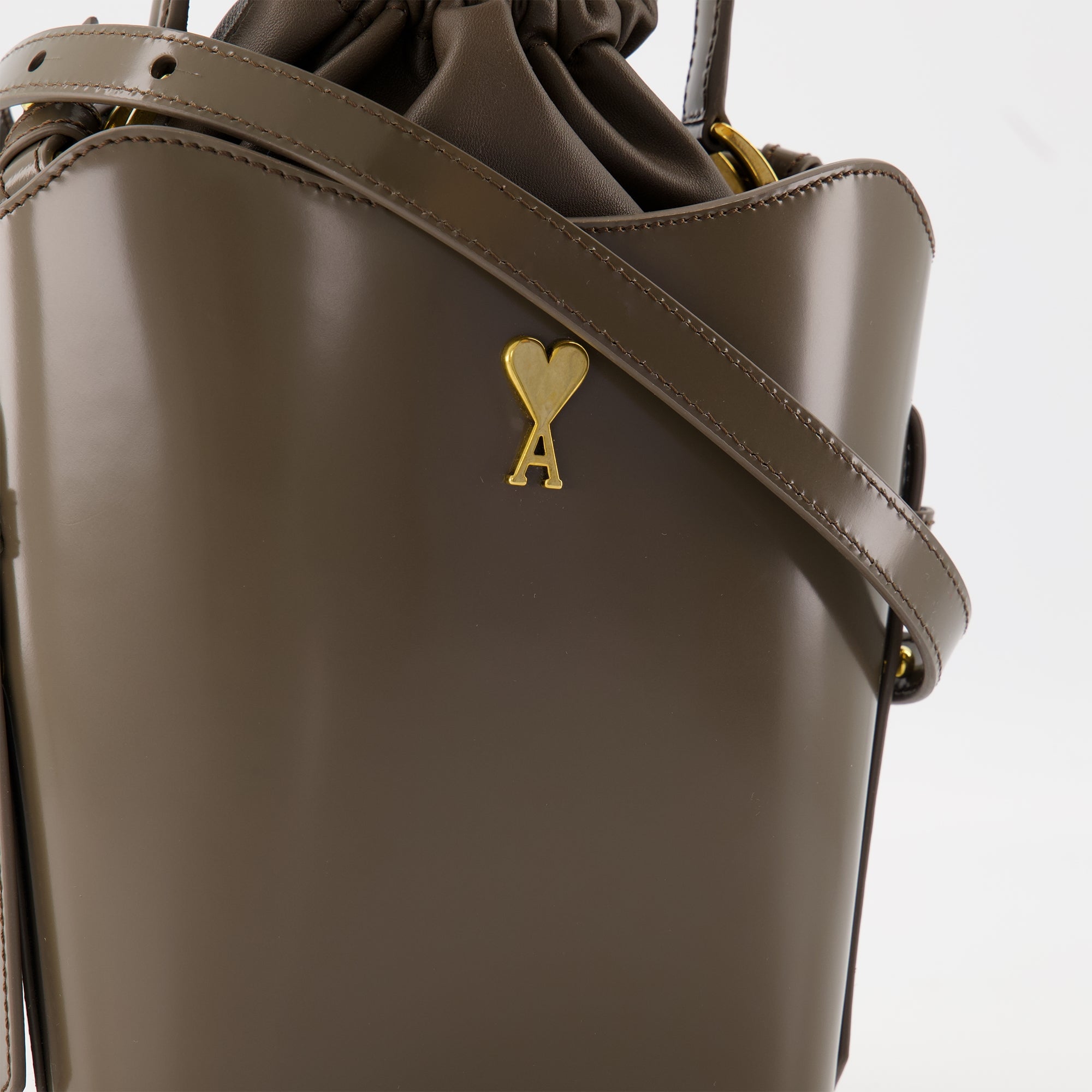 Bolsos de hombro Mini bucket bag Paris Paris Ami PARIS Marrón Unisex