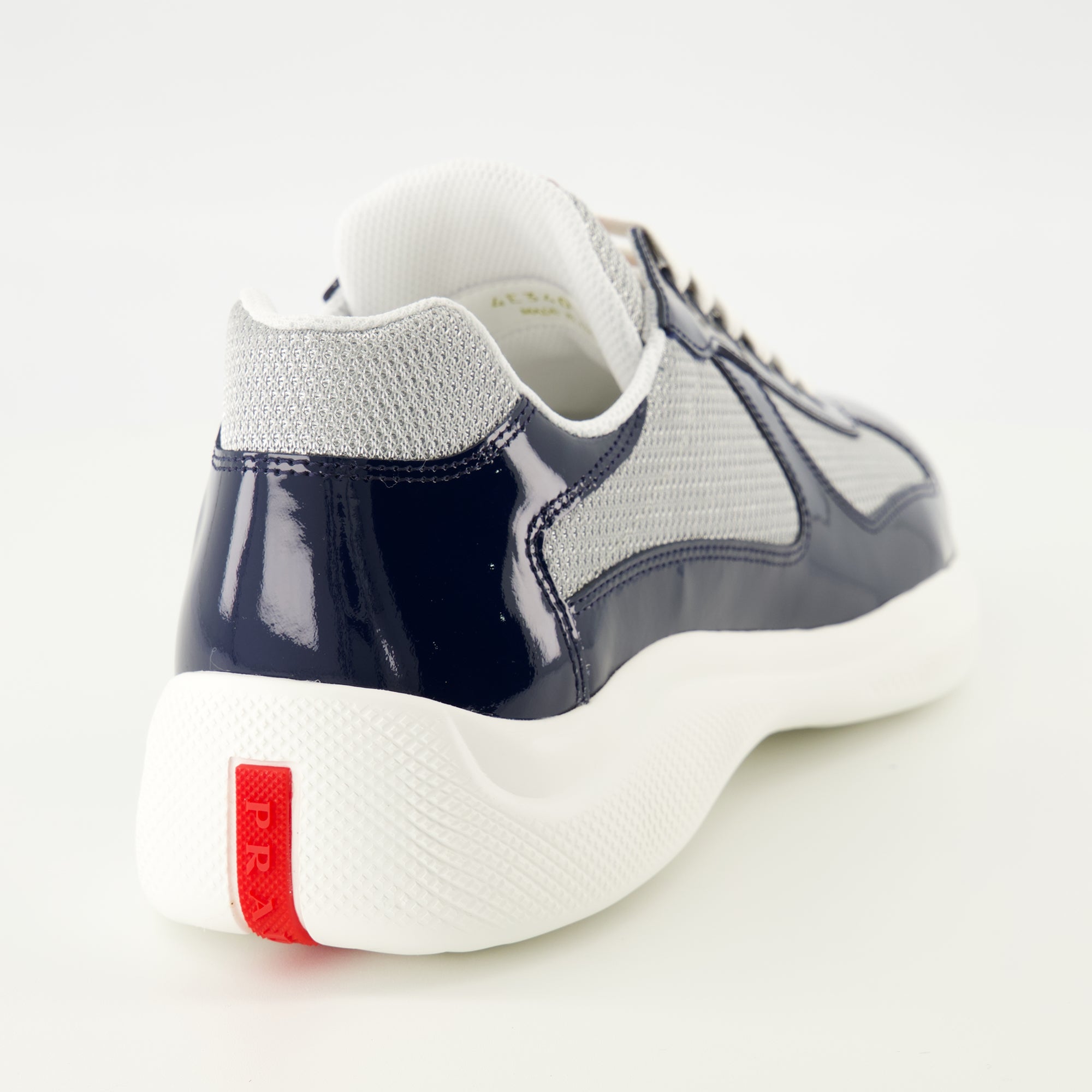 Image de l'article Baskets Prada America's cup bleu marine de la marque Prada pour Homme - Saison Printemps-Été 2026 - Vue arrière