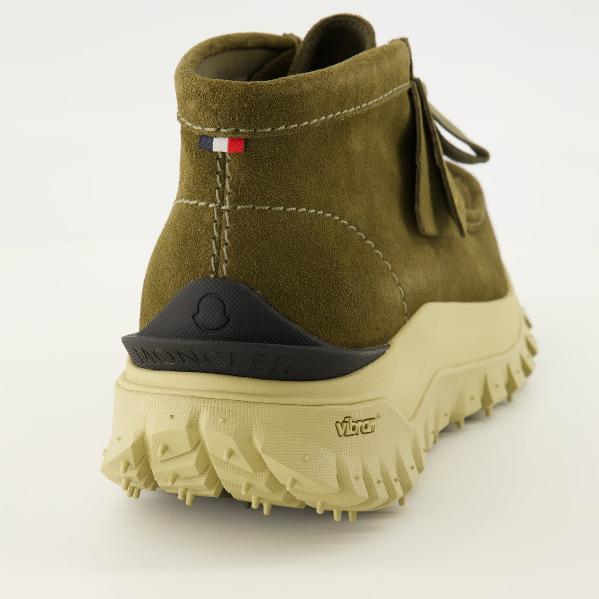 Bottes et bottines スエードブーツ トレイルグリップ ワラビー GTX Moncler + Clarks Originals Moncler Kaki Homme