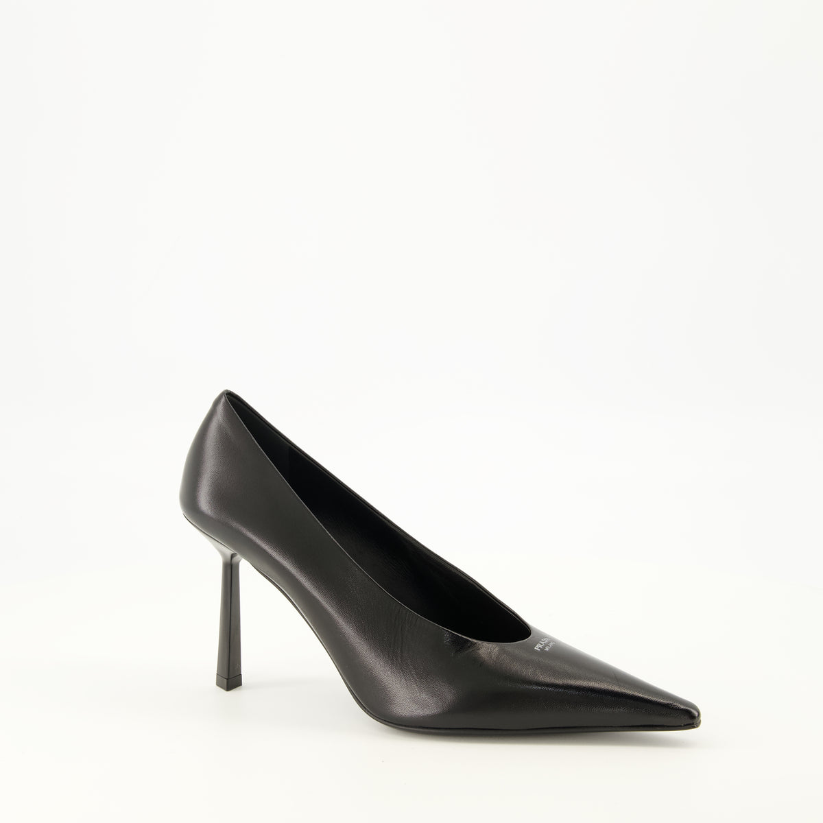 Escarpins 黒のレザーパンプス Prada Noir Femme