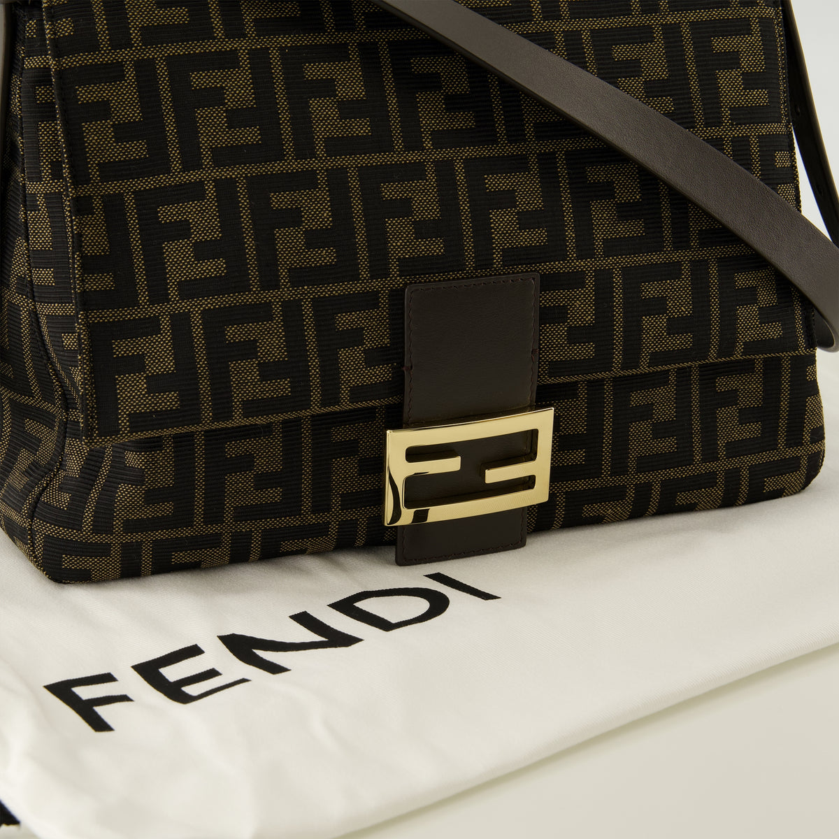 Sacs à main et épaule Bolso Flap 26325 en tela FF Fendi Marron Femme