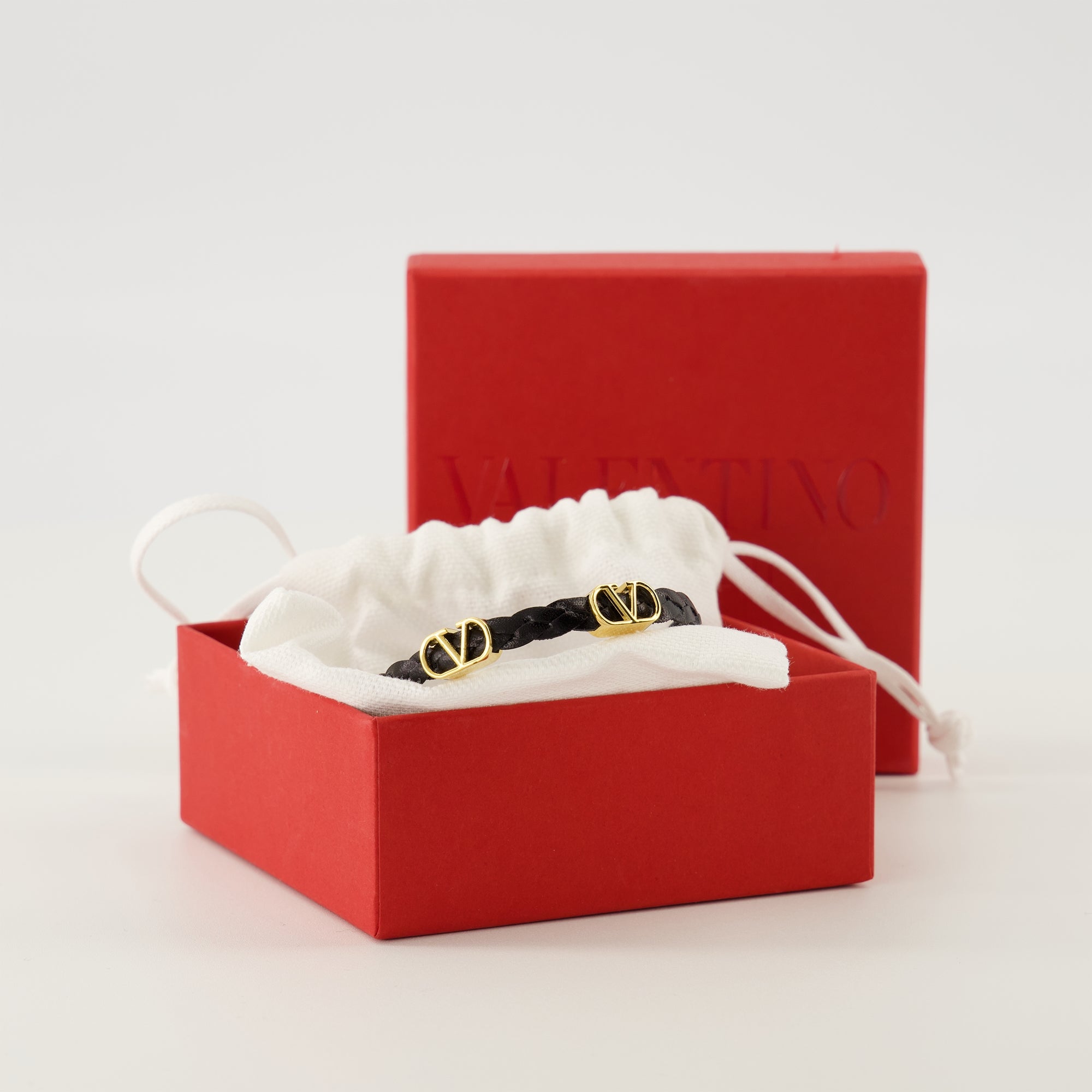 Immagine del bracciale in pelle nera Vlogo del marchio Valentino Garavani per donna - Stagione Primavera-Estate 2026 - Vista Dettagliata_3