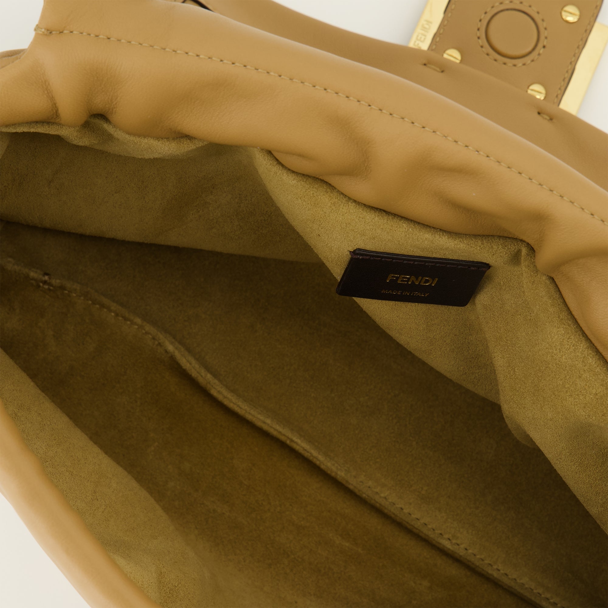 Image de l'article Sac Mamma Baguette Medium de la marque Fendi pour Femme - Saison Automne-Hiver 2025 - Vue détaillée_3