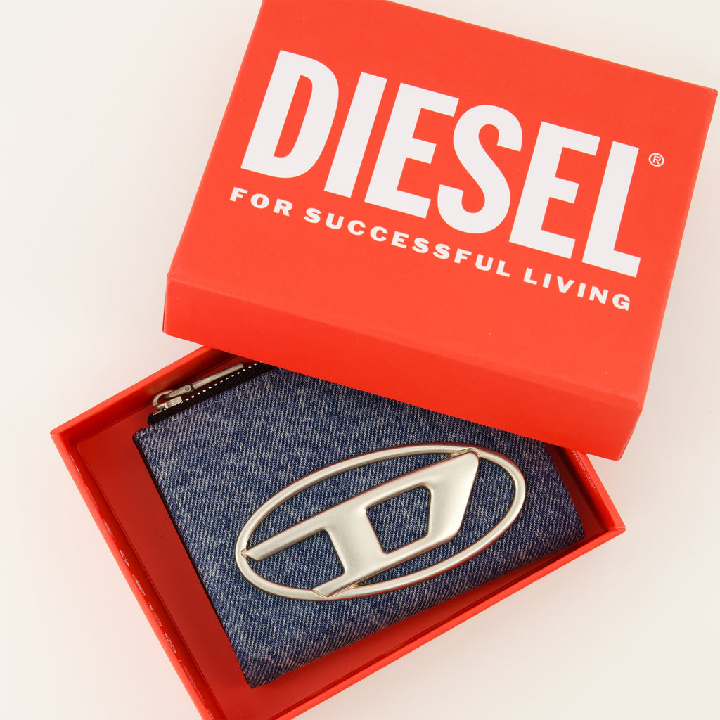 Immagine del portafoglio 1DR in denim del marchio Diesel per donna - Stagione Primavera-Estate 2026 - Vista Dettagliata_3