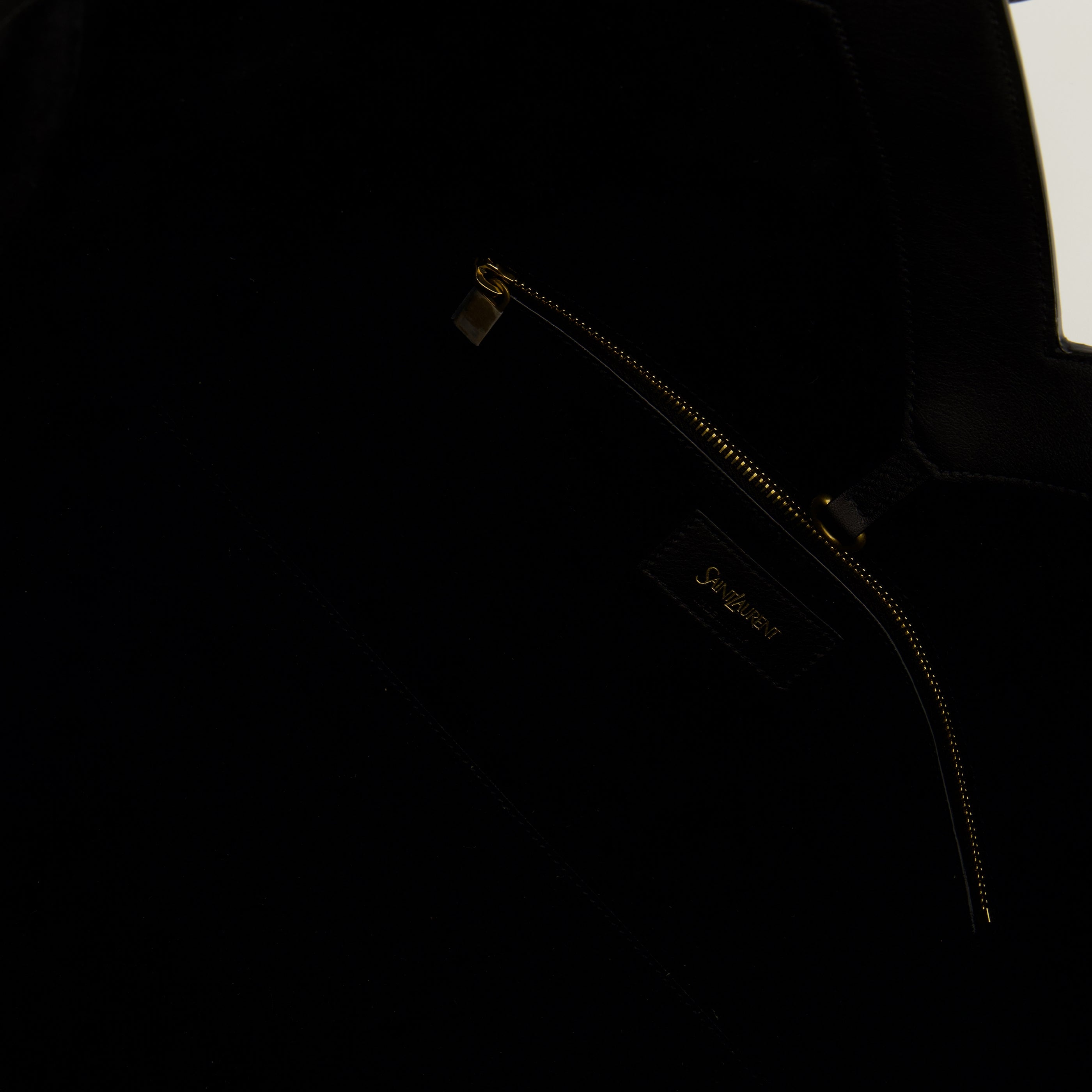 Image de l'article Sac cabas Y en cuir noir de la marque Saint Laurent pour Femme - Saison Printemps-Été 2026 - Vue détaillée_3