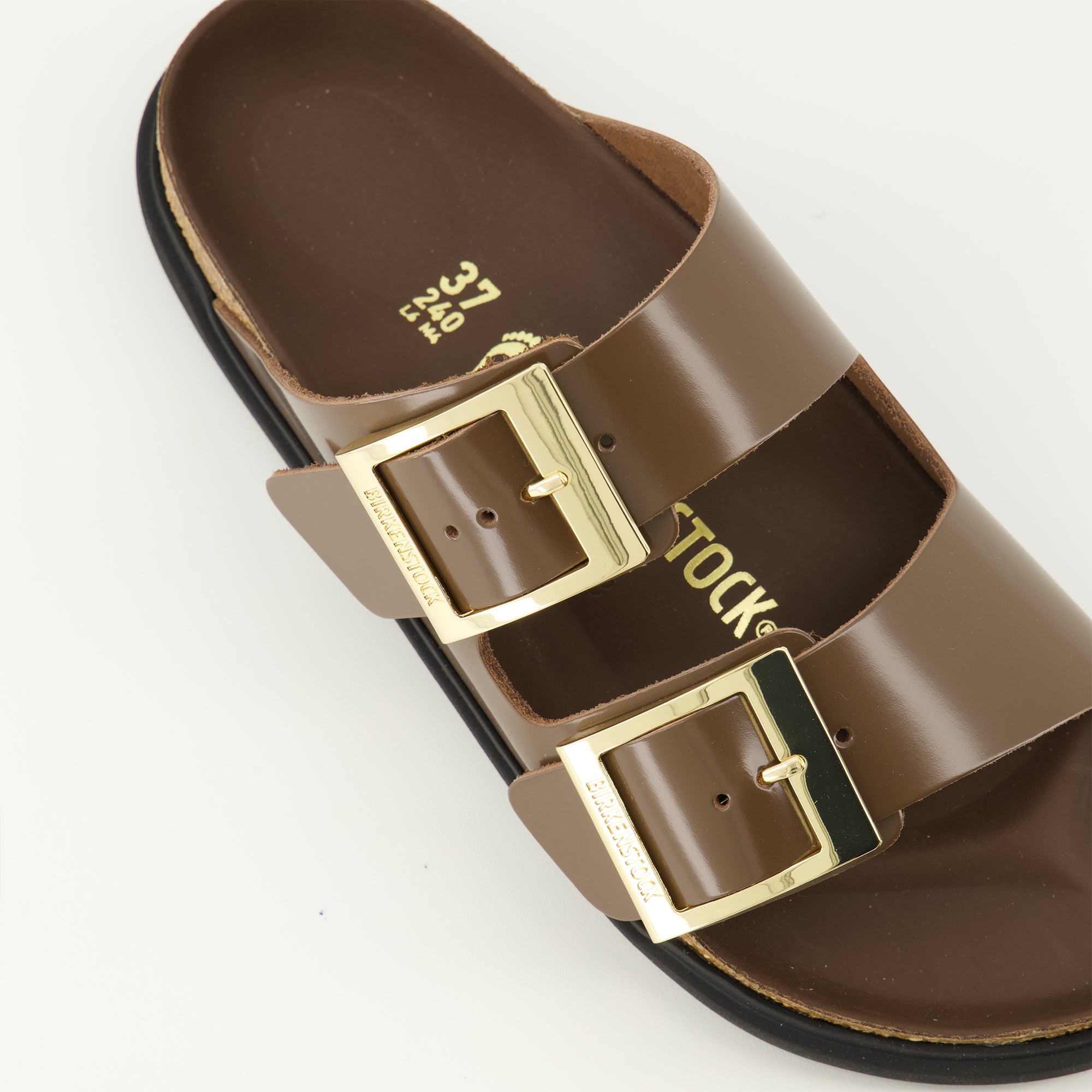 Image of the Birkenstock Arizona Droplet Buckle brown sandals for women - Spring-Summer 2026 season - Detailed top view