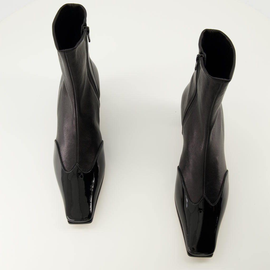 Imagem dos Botins Nevada negros da marca Khaite para Mulher - Temporada Outono-Inverno 2025 - Vista de cima do par de sapatos