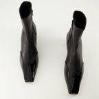 Imagem dos Botins Nevada negros da marca Khaite para Mulher - Temporada Outono-Inverno 2025 - Vista de cima do par de sapatos