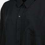 Imagen de la camisa negra de la marca Mm6 para mujer - Temporada Primavera-Verano 2026 - Vista detallada_1