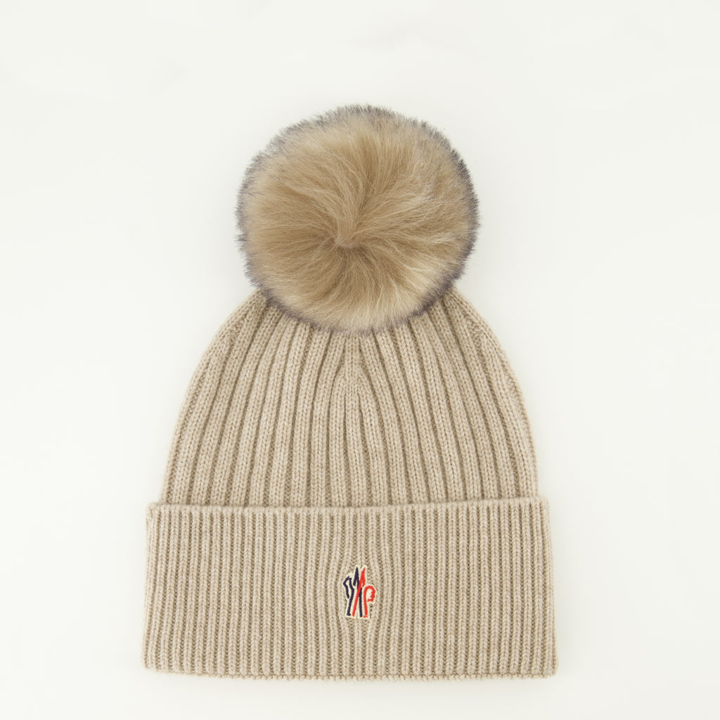 Image de l'article Bonnet avec pompom de la marque Moncler Grenoble pour Femme - Saison Automne-Hiver 2025 - Vue de Face