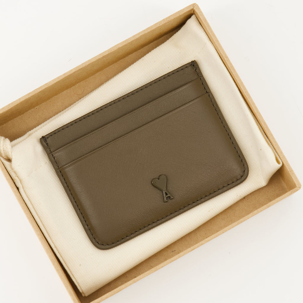 Bild des Ami Herz-Kartenhalters von der Marke Ami PARIS für Unisex - Herbst-Winter 2025 - Detaillierte Ansicht_2