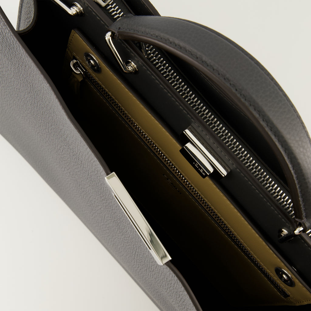 Bild der Fendi PeekabooISeeU medium grauen Tasche für Herren - Herbst-Winter 2025 - Detaillierte Ansicht 3