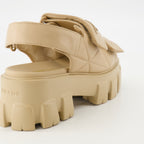 Zapatos abiertos Sandalias de Cuero Acolchado Prada Beige Femme