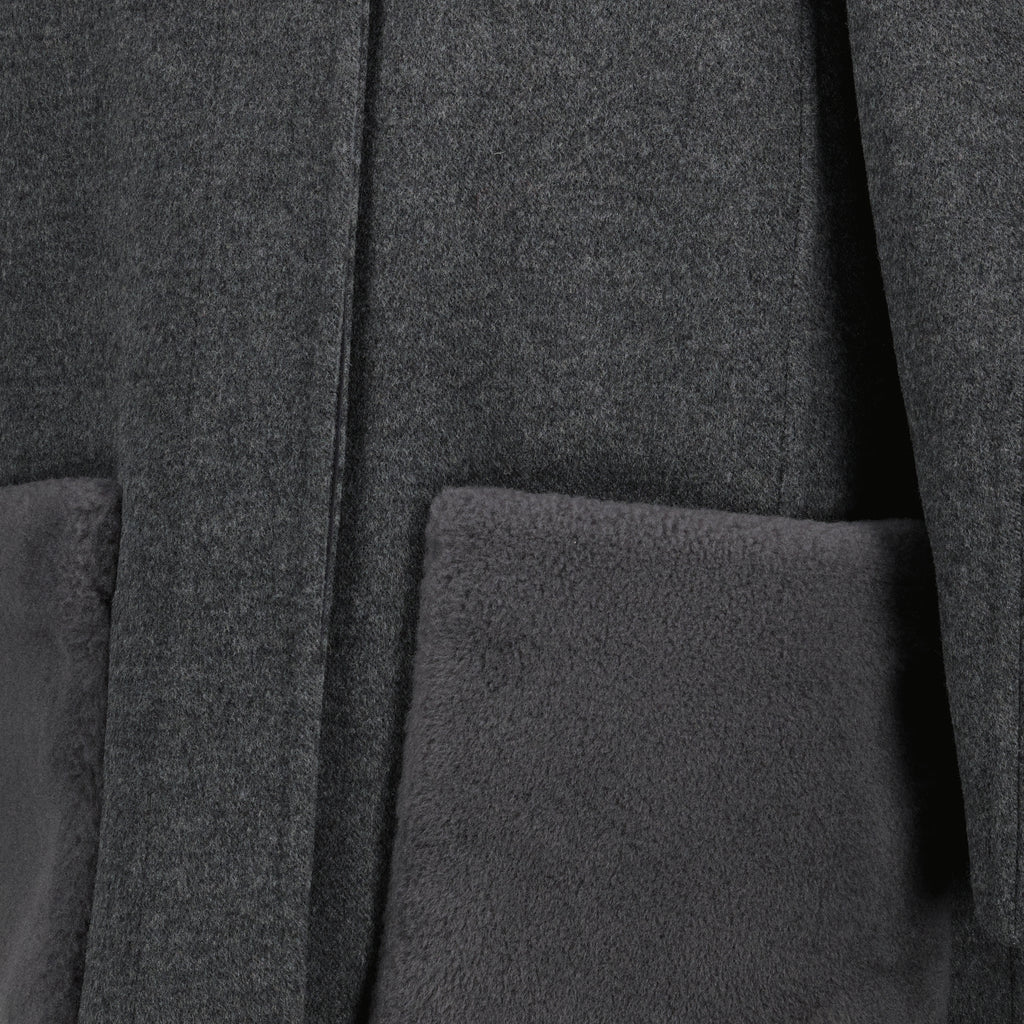 Image de l'article Manteau FF en laine gris de la marque Fendi pour Femme - Saison Automne-Hiver 2025 - Vue détaillée_2