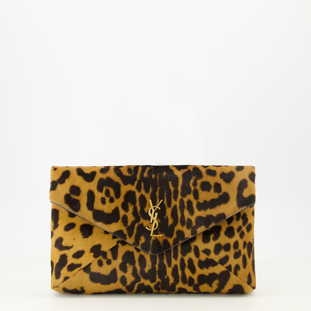 Image de l'article Pochette Cassandre effet pony marron de la marque Saint Laurent pour Homme - Saison Printemps-Été 2026 - Vue de Face