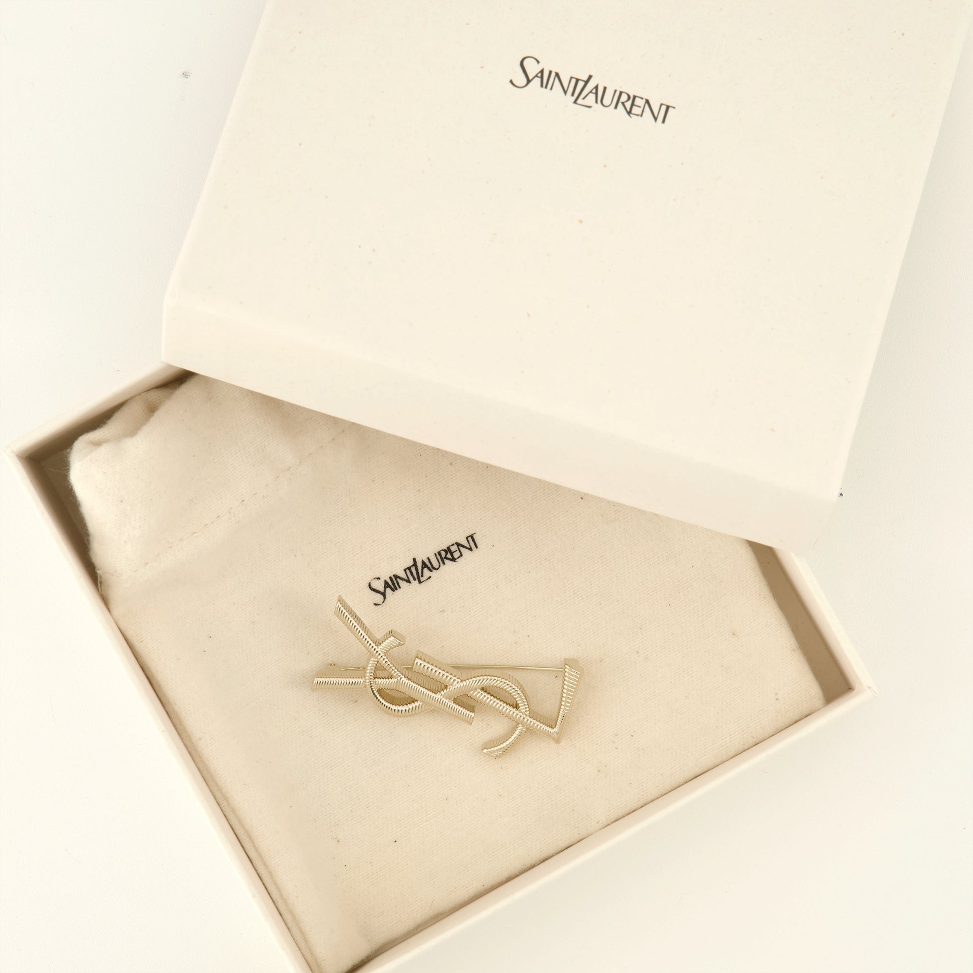 Bijoux Broche Cassandre en Metal Dorado Saint Laurent Doré Unisexe