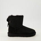Imagem das botins Mini Bailey Bow II da marca Ugg para Mulheres - Temporada Outono-Inverno 2025 - Vista lateral direita