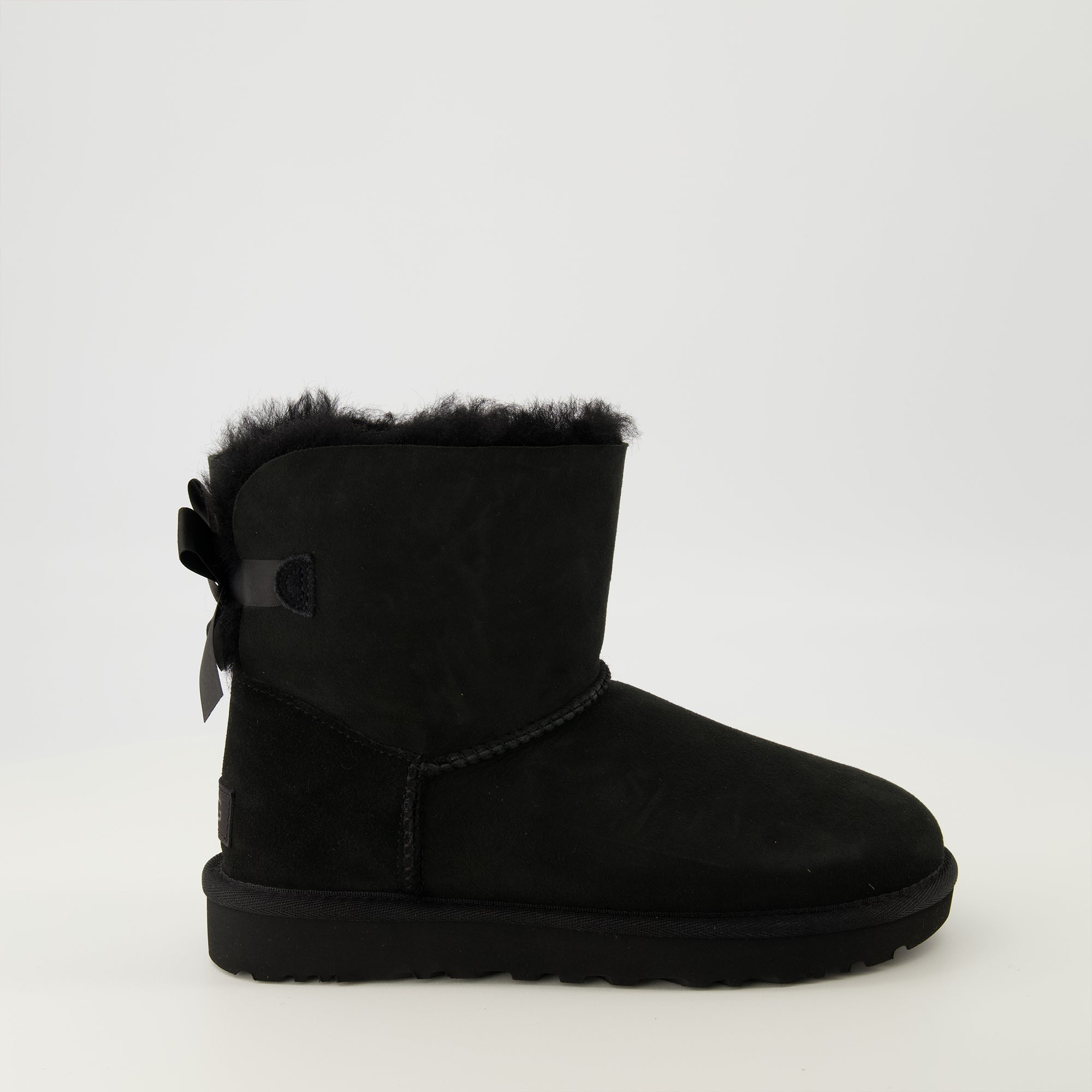 Image de l'article Bottines Mini Bailey Bow II de la marque Ugg pour Femme - Saison Automne-Hiver 2025 - Vue latérale droite