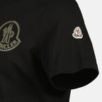 Imagen de la camiseta con logo de la marca Moncler para Hombre - Temporada Otoño-Invierno 2025 - Vista Detallada_1