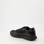 Bild der Prada Herren Sneakers Prax 2.0 - Herbst-Winter 2025 - Rechte Dreiviertelansicht von hinten