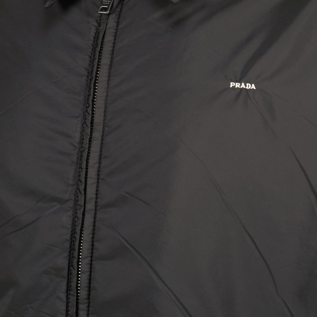 Image de l'article Blouson en Re-Nylon noir de la marque Prada pour Homme - Saison Printemps-Été 2026 - Vue détaillée_1