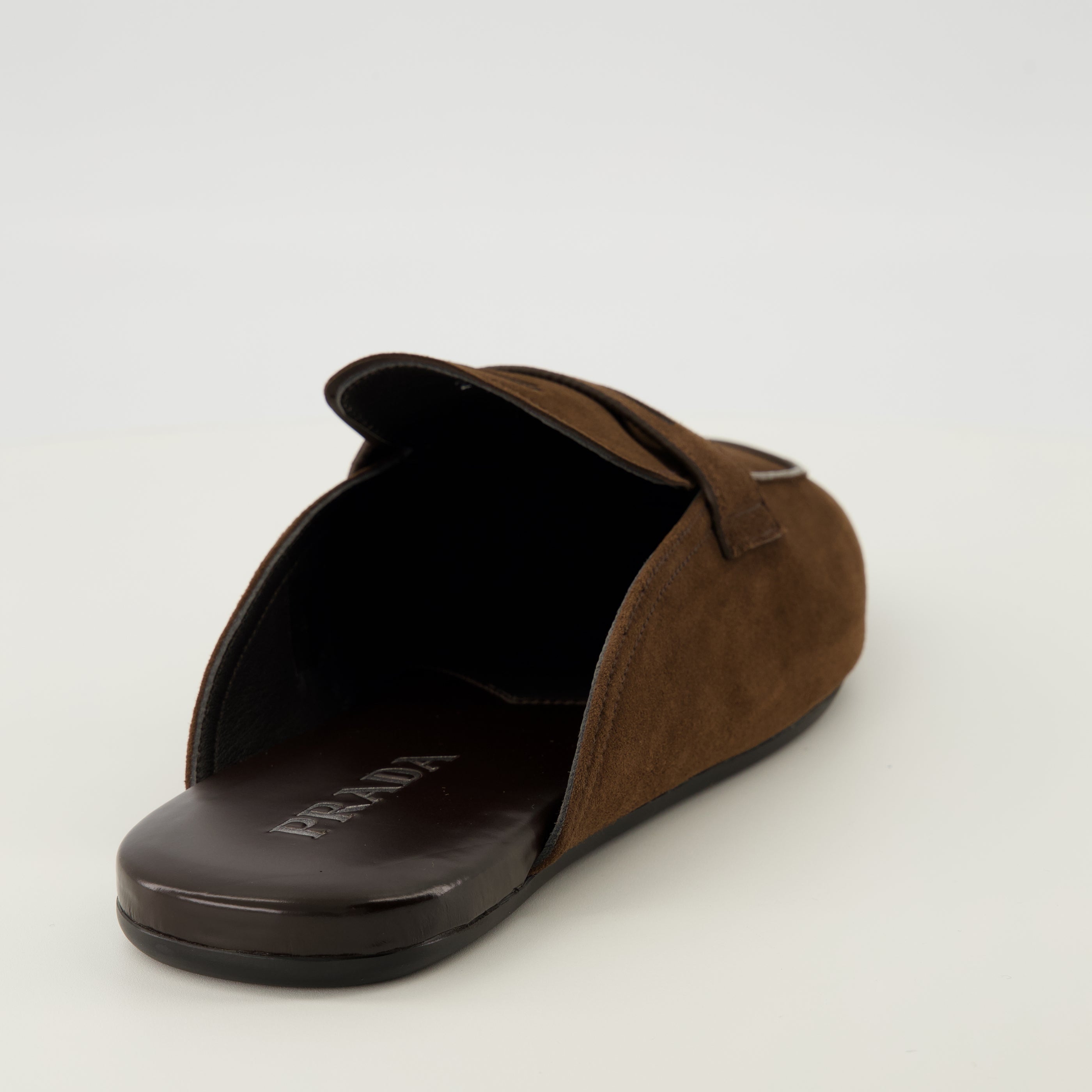 Chaussures ouvertes Mules mocassins en cuir suédé marron Prada Marron Homme
