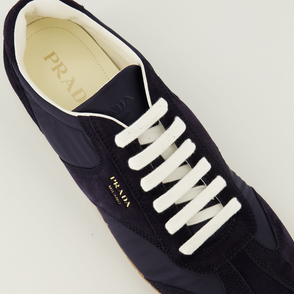 Image de l'article Bakets Prax basses bleu marine de la marque Prada pour Homme - Saison Printemps-Été 2026 - Vue détaillée de haut