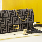 Imagen del monedero Baguette con cadena en denim gris FF de Fendi para Mujer - Temporada Otoño-Invierno 2025 - Vista Detallada 2