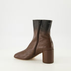 Imagem das Botas Anatomic Ankle castanhas da marca Mm6 para Mulheres - Temporada Outono-Inverno 2025 - Vista três quartos traseira direita