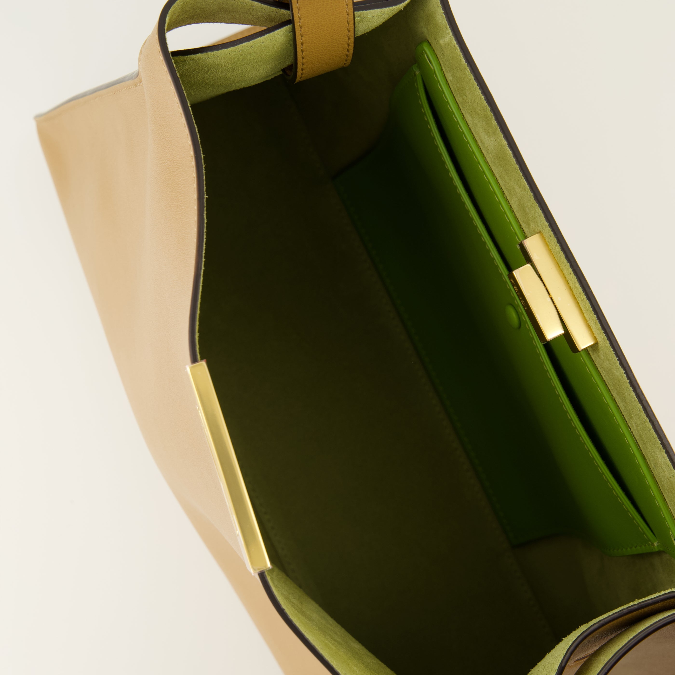 Sacs à main et épaule Sac Fendi Way medium en cuir beige Fendi Marron Femme