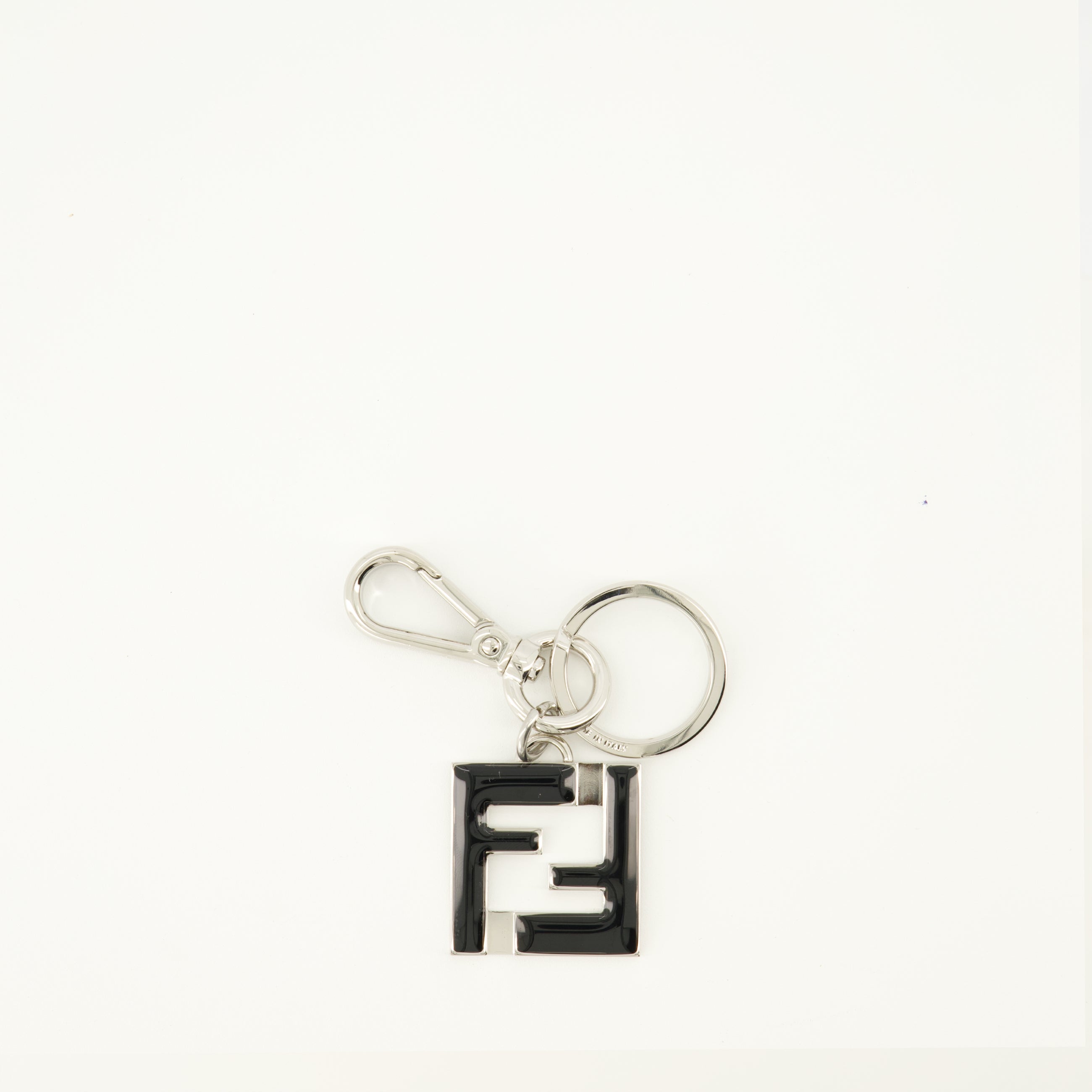 Imagen del llavero Squared FF negro y plateado de la marca Fendi para hombres - Temporada Primavera-Verano 2026 - Vista Frontal