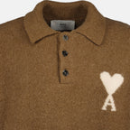Imagen de la camisa polo de alpaca de la marca Ami PARIS para Unisex - Temporada Otoño-Invierno 2025 - Vista Detallada_1
