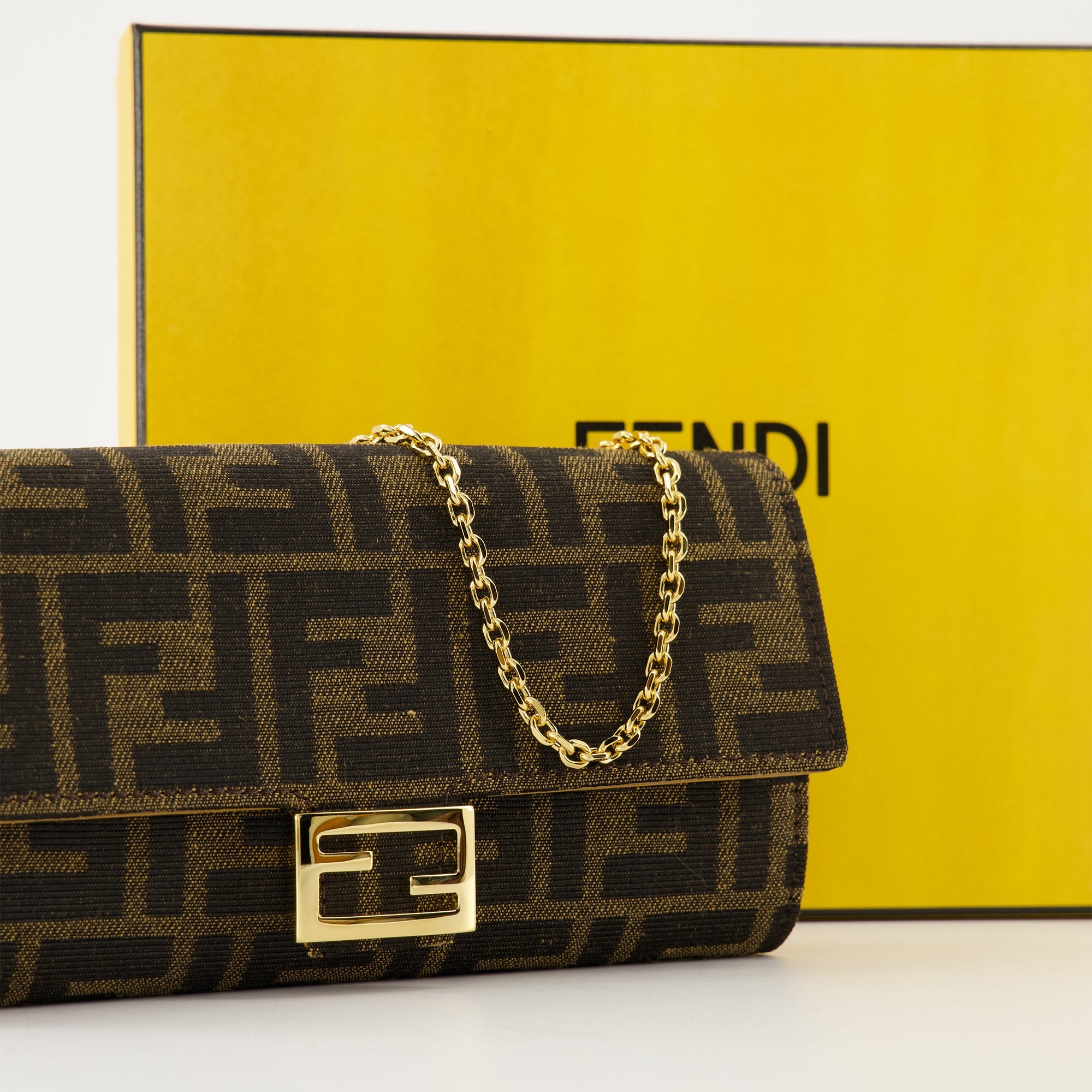 FENDI バケット　チェーンバッグ バゲットチェーンバッグ フェンディ - 女性用 – myCompañero