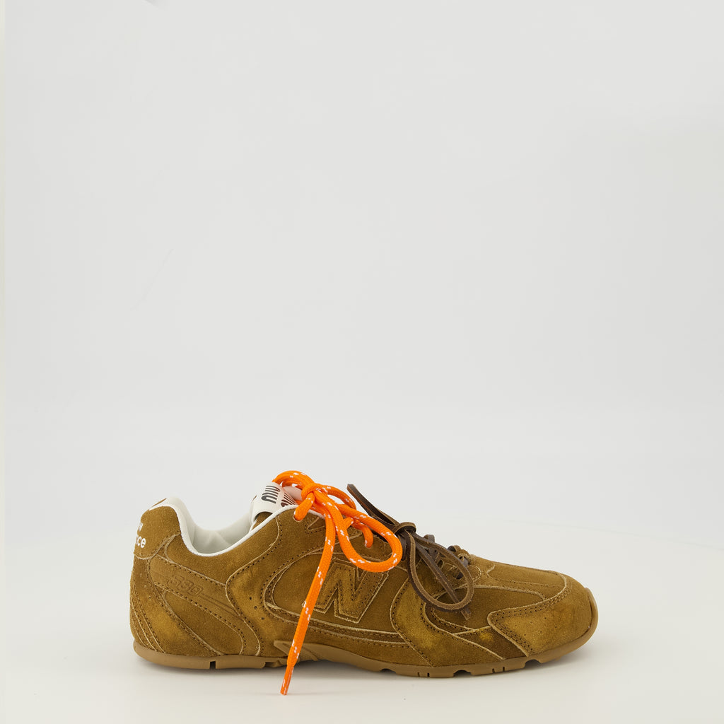 Image of the New Balance x MiuMiu 530 SL brown sneakers by Miu Miu for Women - Spring-Summer 2026 - Right side view