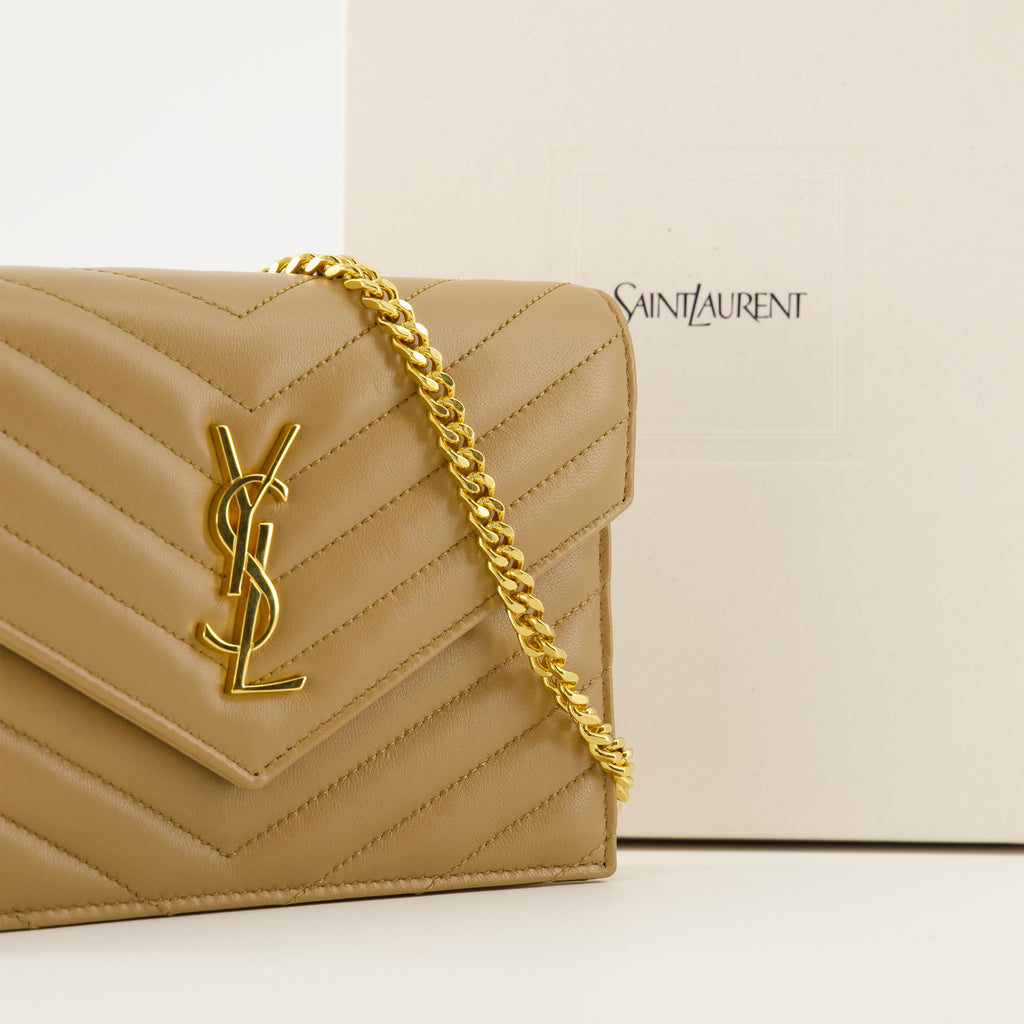 Bild der Kettenumschlagtasche der Marke Saint Laurent für Frauen - Herbst-Winter 2025 - Detailansicht_2