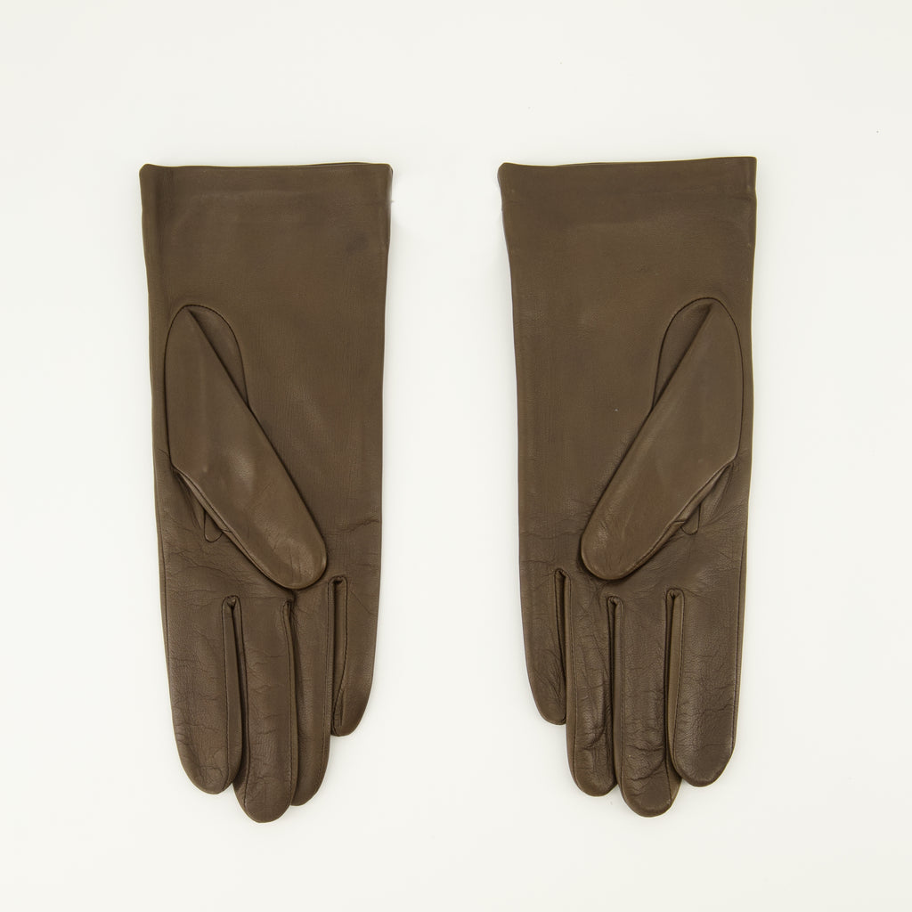 Image of the Ami PARIS brand women's leather gloves - Autumn-Winter 2025 season - Back View