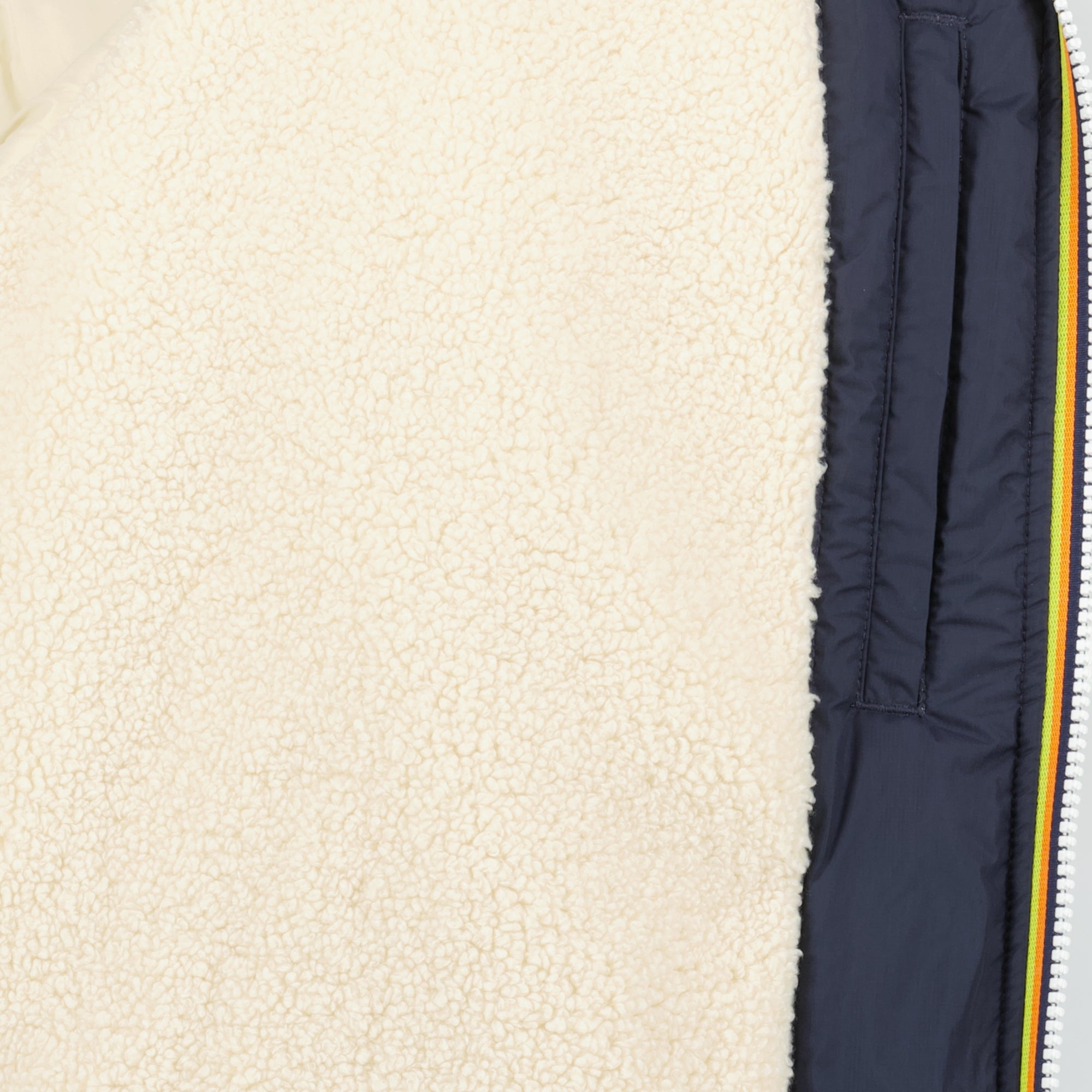 K-Way의 유니섹스용 파카 Le Vrai 4.0 Eiffel Orsetto 이미지 - 2025 가을-겨울 시즌 - 상세뷰_2