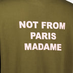 Imagen del T-shirt de eslogan caqui de la marca Drole De Monsieur para hombres - Temporada Otoño-Invierno 2025 - Vista Detallada_2