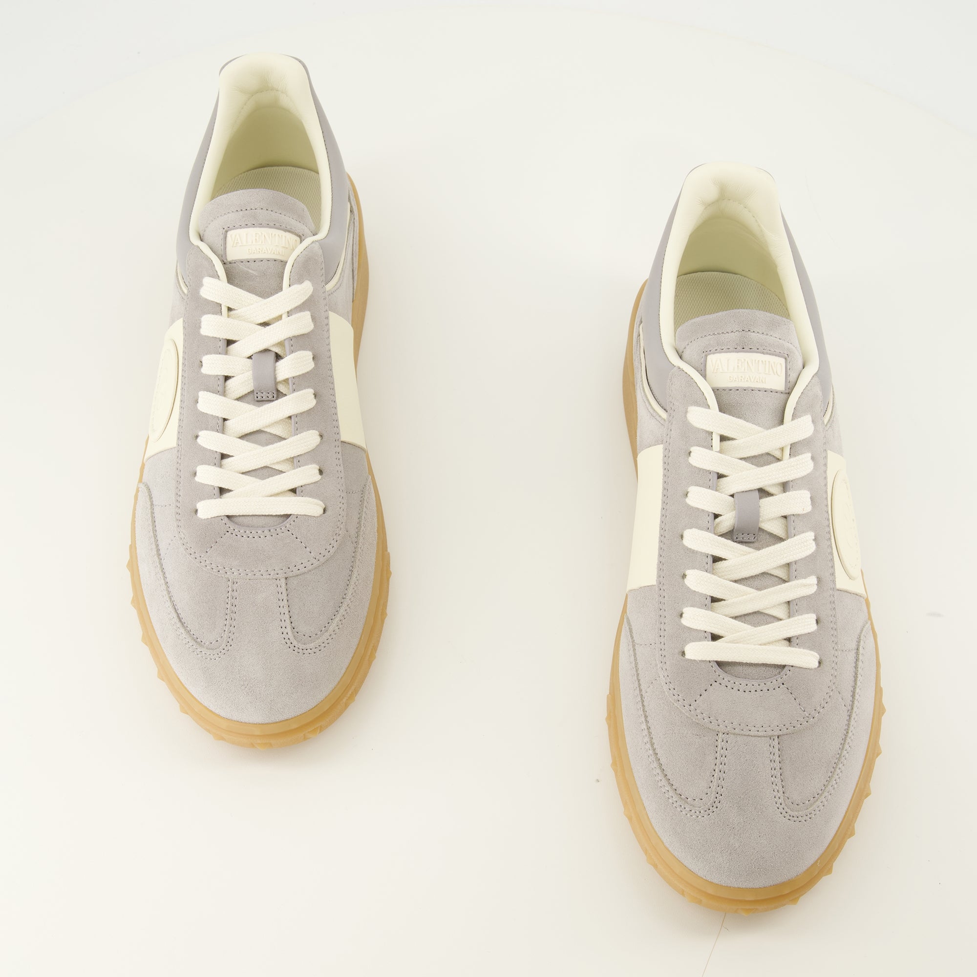 Baskets アップビレッジ グレー スニーカー Valentino Garavani Gris Homme