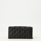 Imagen de la cartera Baguette con cadena de Fendi para mujer - Otoño-Invierno 2025 - Vista Trasera