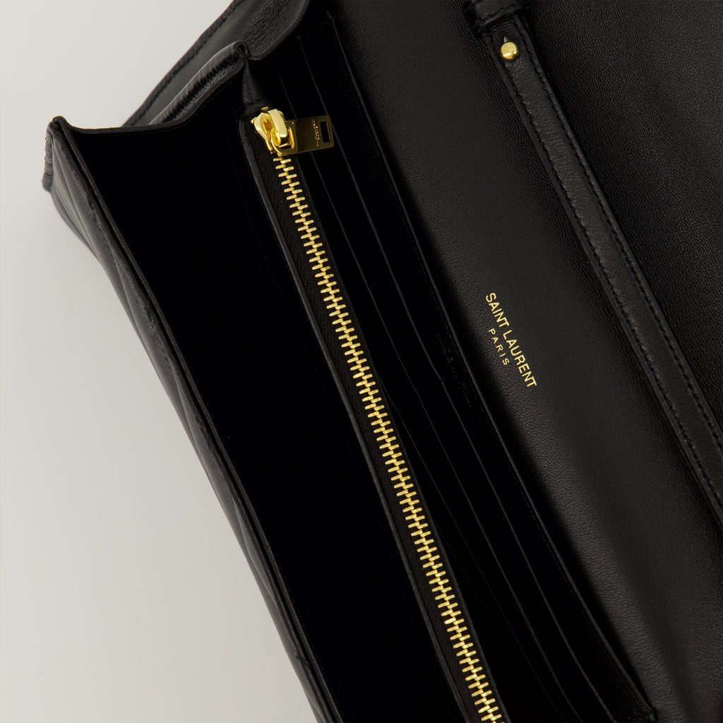 Image of the Cassandre black chain wallet from the Saint Laurent brand for Women - Fall-Winter 2025 - Detailed View_3