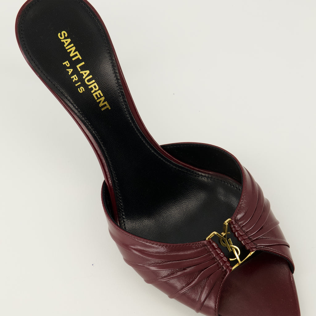 Imagen de las mules de tacón Babylone en burdeos de la marca Saint Laurent para Mujeres - Temporada Primavera-Verano 2026 - Vista detallada desde arriba